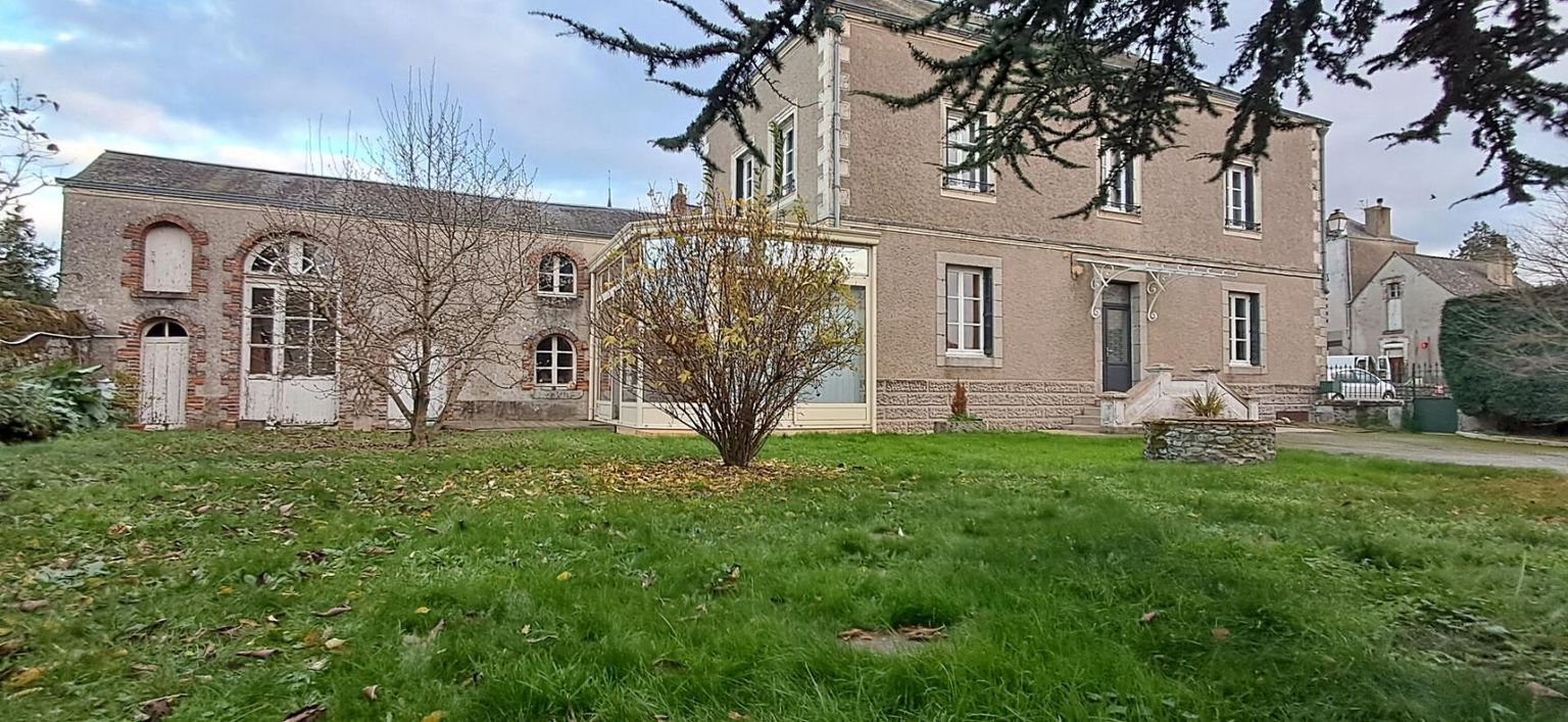 (BIEN RARE: BON RAPPORT/QUALITE PRIX) - Maison de Maître à Soulge Sur Ouette 7 pièce(s) 160 m2 - potentiel énorme