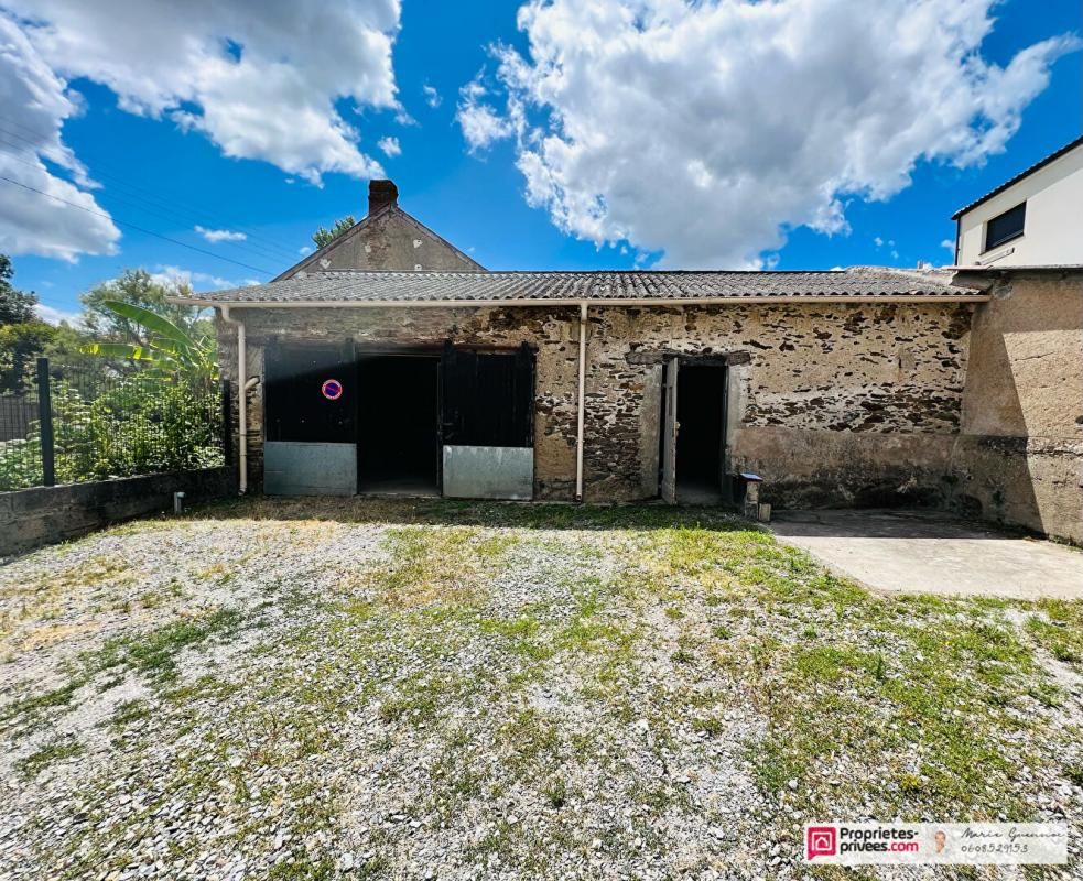 BASSE-GOULAINE Dépendances en pierres à rénover sur Basse Goulaine 2