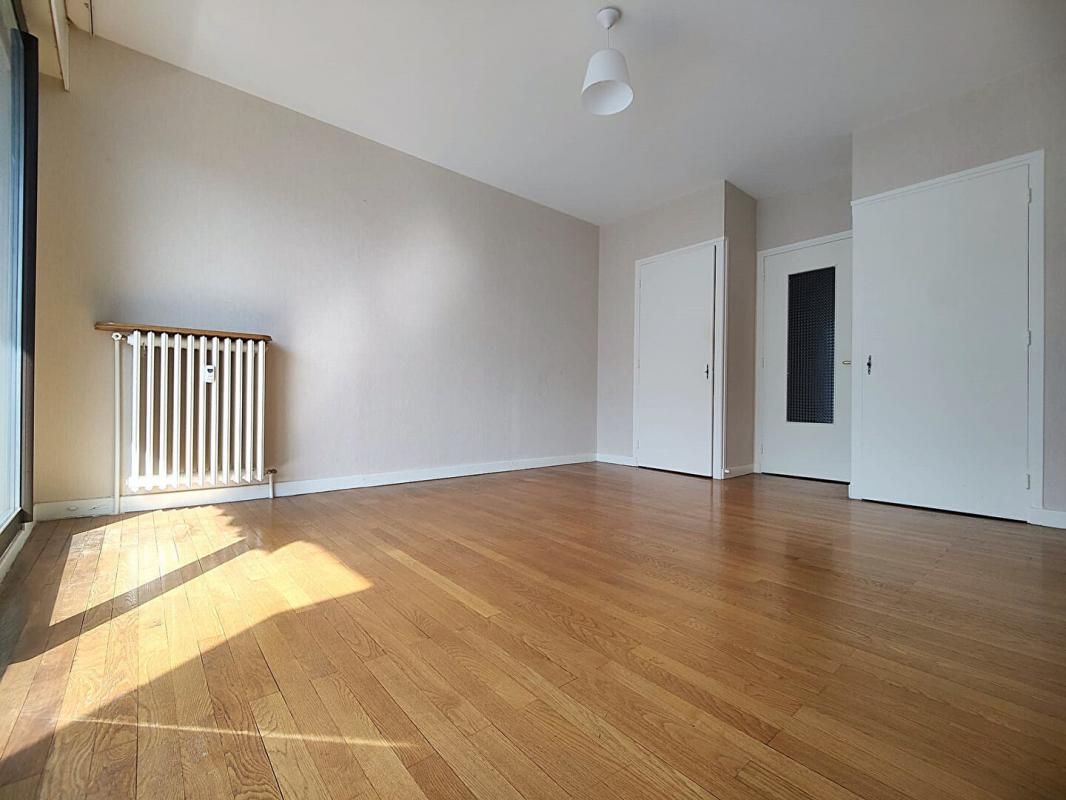 GRENOBLE Appartement Grenoble 3 pièces 118 m² et parking privatif 4