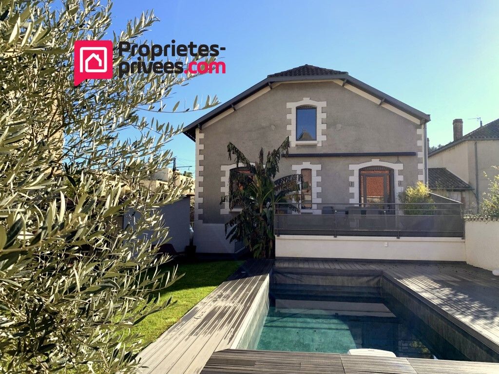 Maison de caractère, rénovée à neuf avec piscine et jardin