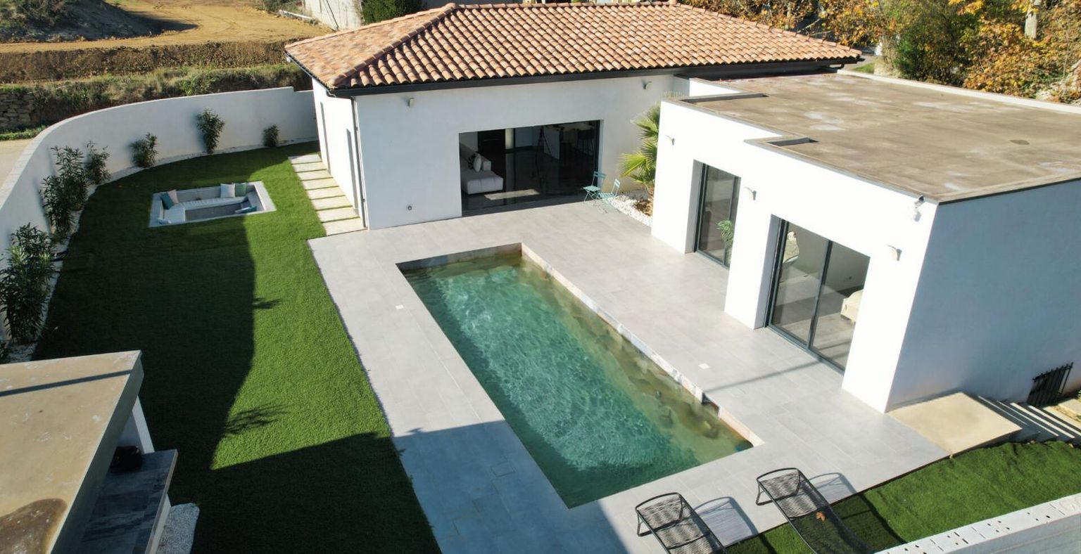 EN EXCLUSIVITE - PLAIN PIED RT 2012 - 3 CHAMBRES - PISCINE - GARAGE - POOL HOUSE