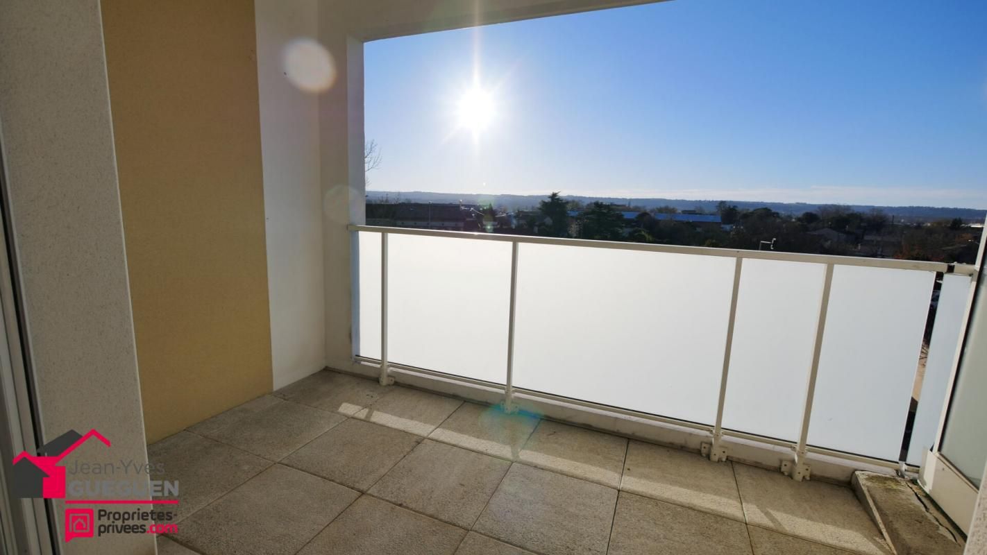 Appartement T3 Lumineux au Dernier Étage avec Balcon