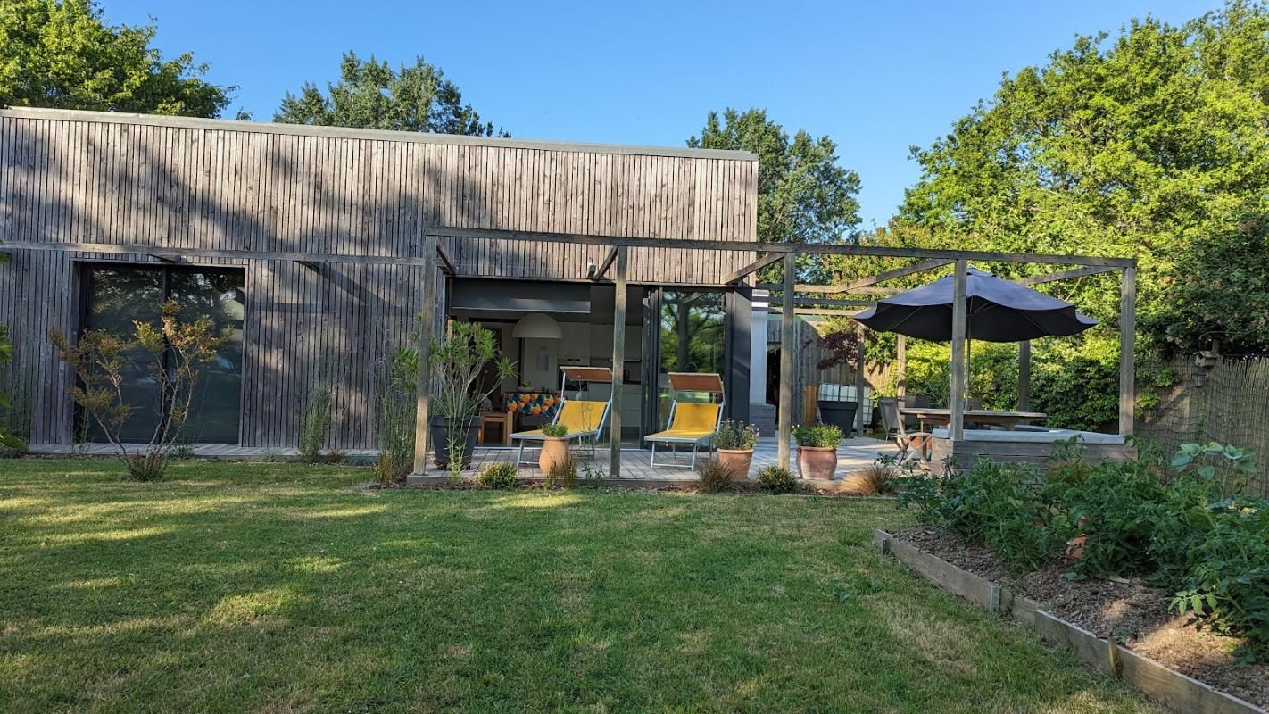 PORNIC Maison d'architecte  de 2015, ossature bois , 3 chambres , dans un écrin de verdure 2