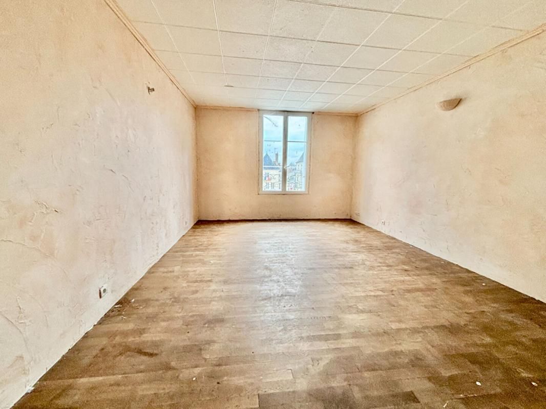 NEUVY-LE-ROI Maison Neuvy Le Roi 5 pièce(s) 100 m2 3