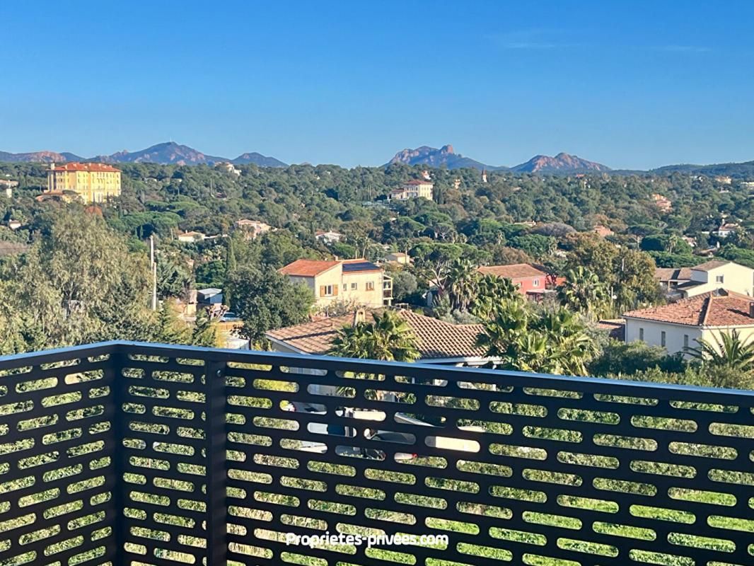 FREJUS Appartement 4 pièces, 94.m2 avec toit terrasse vue 360° 1