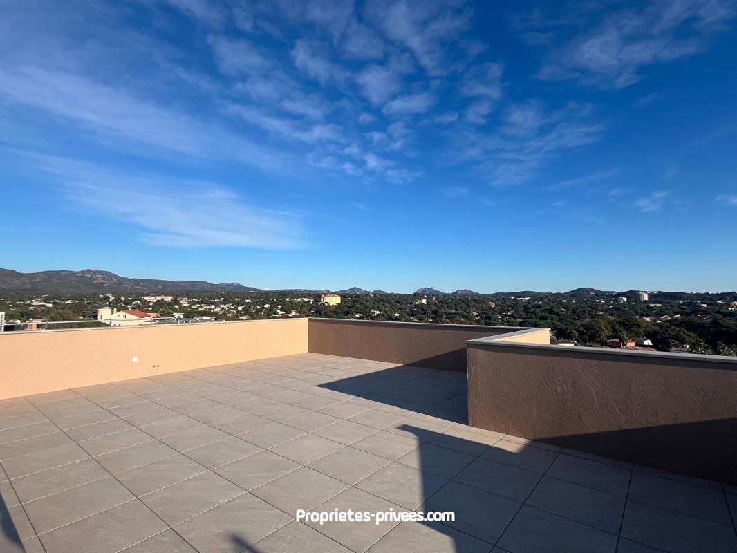 FREJUS Appartement 4 pièces, 94.m2 avec toit terrasse vue 360° 2