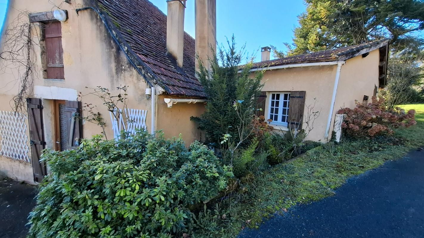 ALLES-SUR-DORDOGNE Maison en pierre avec vue sur la vallée 1