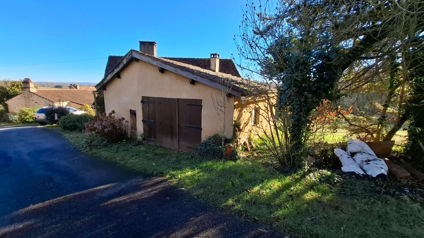 ALLES-SUR-DORDOGNE Maison en pierre avec vue sur la vallée 2