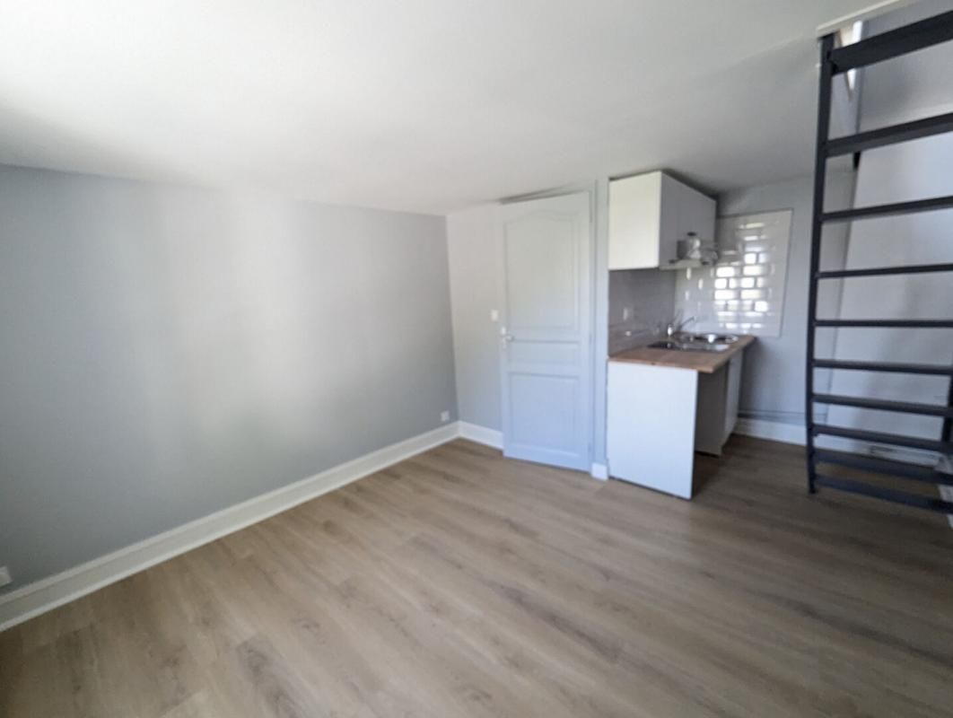 MEULAN-EN-YVELINES MEULAN EN YVELINES - IMMEUBLE DE RAPPORT 11 appartements, 236 m2 2