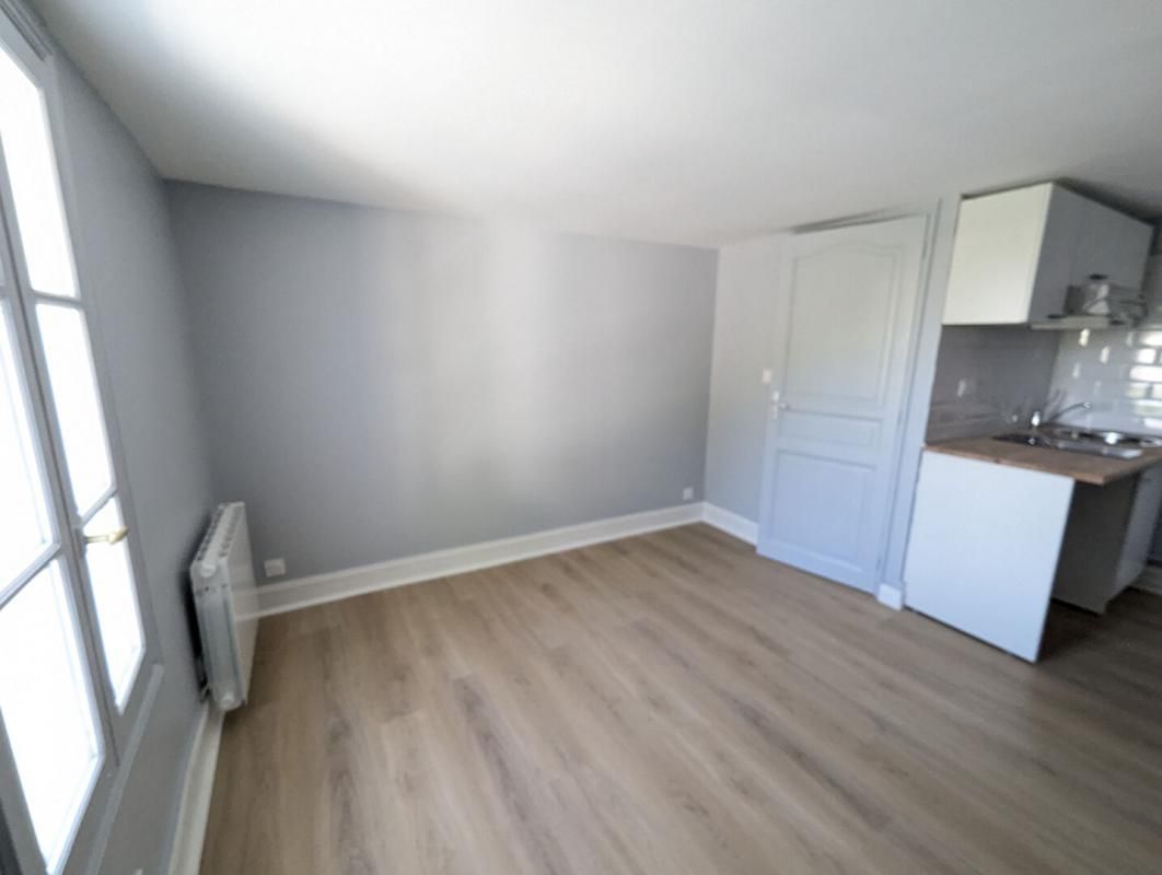 MEULAN-EN-YVELINES MEULAN EN YVELINES - IMMEUBLE DE RAPPORT 11 appartements, 236 m2 3