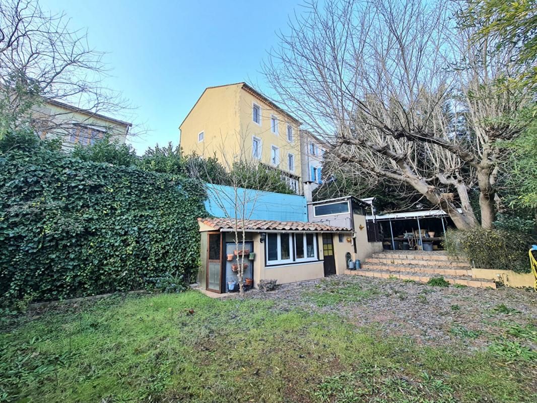 Maison de ville familiale sur + de 1000M²  de terrain