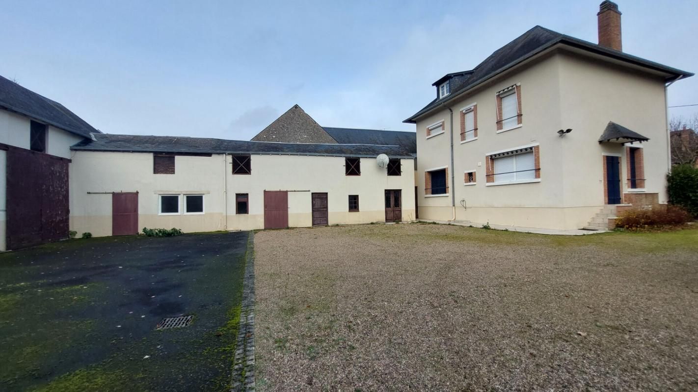 LA FERTE-SAINT-CYR Maison individuelle de 122 m2 avec ensemble de bâtiments 4