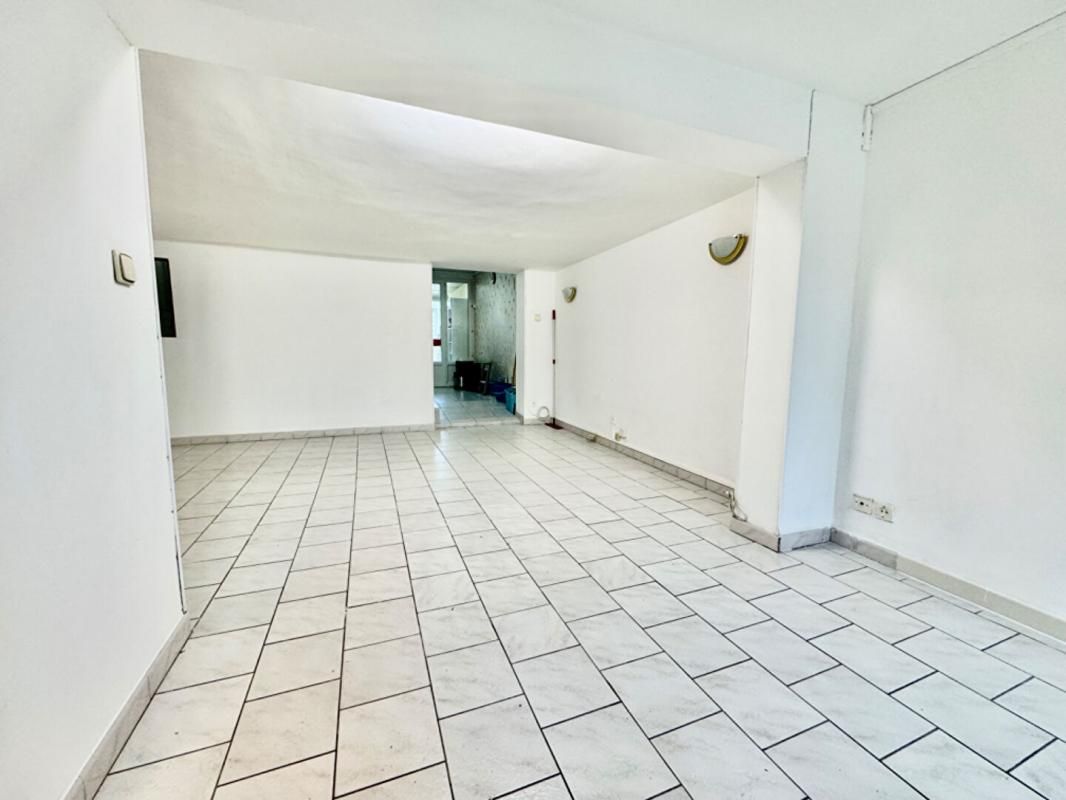 LONGUEAU Maison à LONGUEAU  105m2, ( 3 chambres possibilités  4eme) , jardin , cabanon  20m2 2