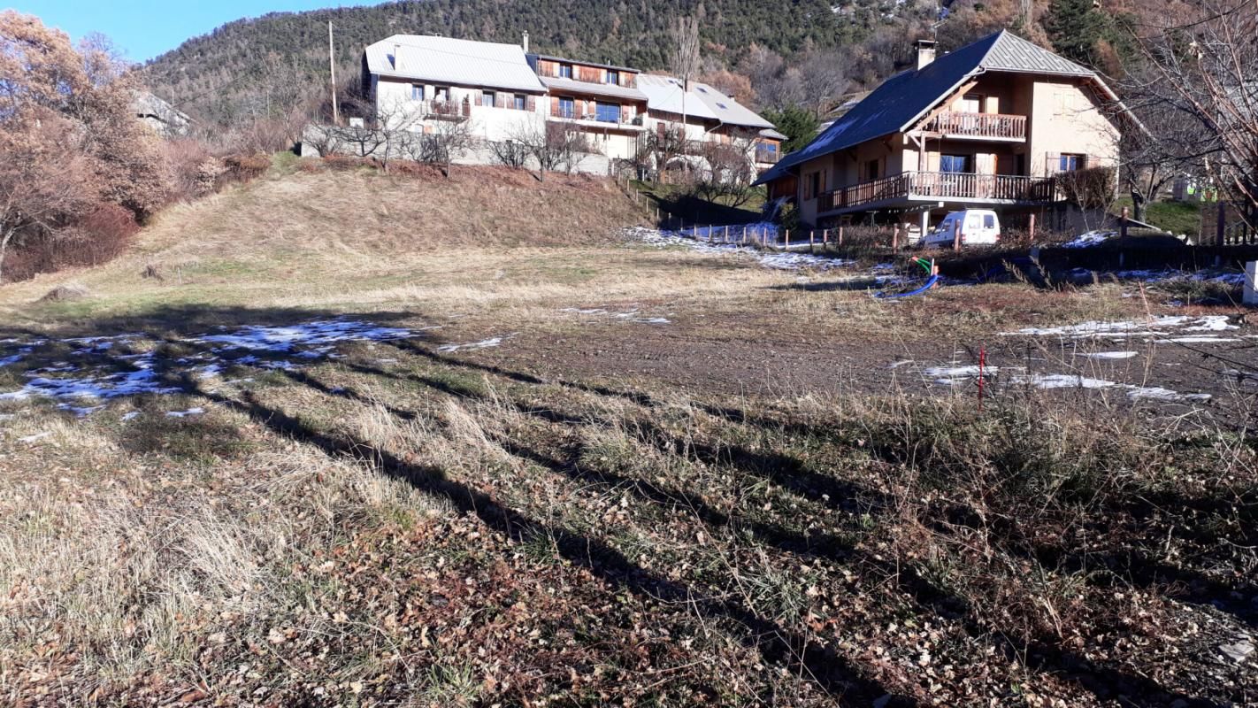 SAINT-ANDRE-D'EMBRUN Terrain proche Embrun 800 m2 2