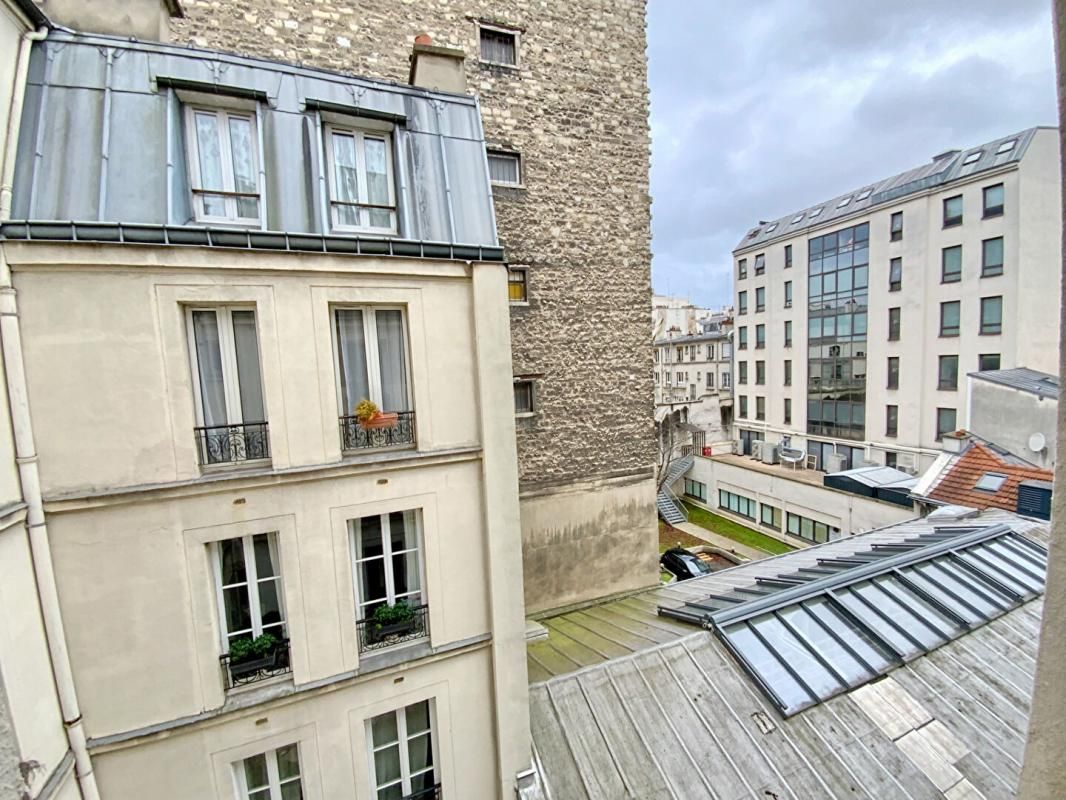 PARIS-10E-ARRONDISSEMENT Studio 29 m2 rue La Fayette 75010 PARIS 4