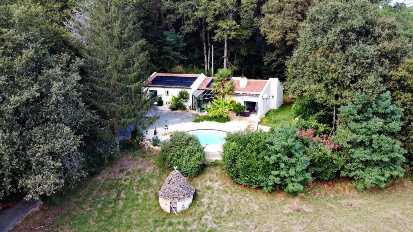 SARLAT-LA-CANEDA Maison contemporaine 5 chambres avec piscine sur un hectare de terrain 3