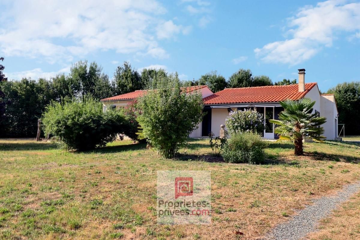 Maison Tonnay Boutonne 5 pièces 100 m2 sur près de 2300 m2 env. de terrain