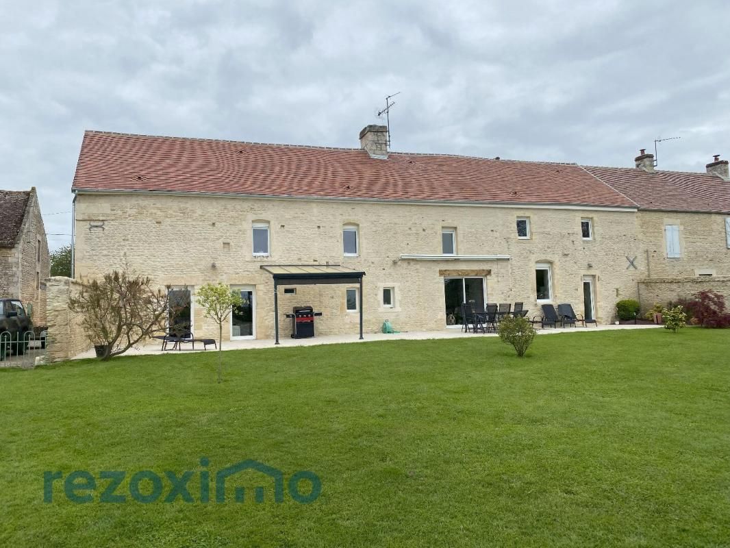 14270 Proche St Pierre sur dives maison de 236 m² + dépendance