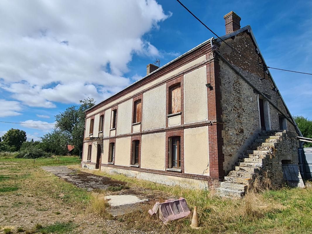 LA HEUNIERE Vernon proche, maison de village de 176 m2  2 chambres (possibilité 4 chambres) sur 1.094 m2 de terrain Plat- Prix : 232.980 2