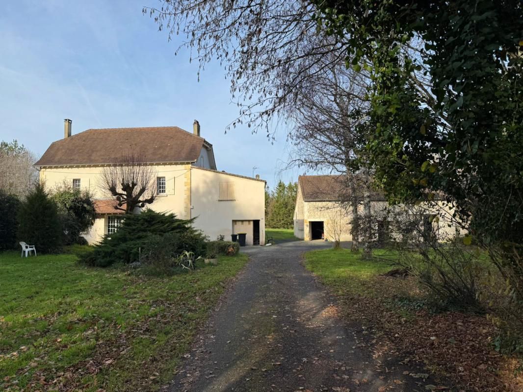 BERGERAC Corps de ferme Bergerac 7 pièce(s) 237 m2, piscine, dépendances , 3.2HA 1