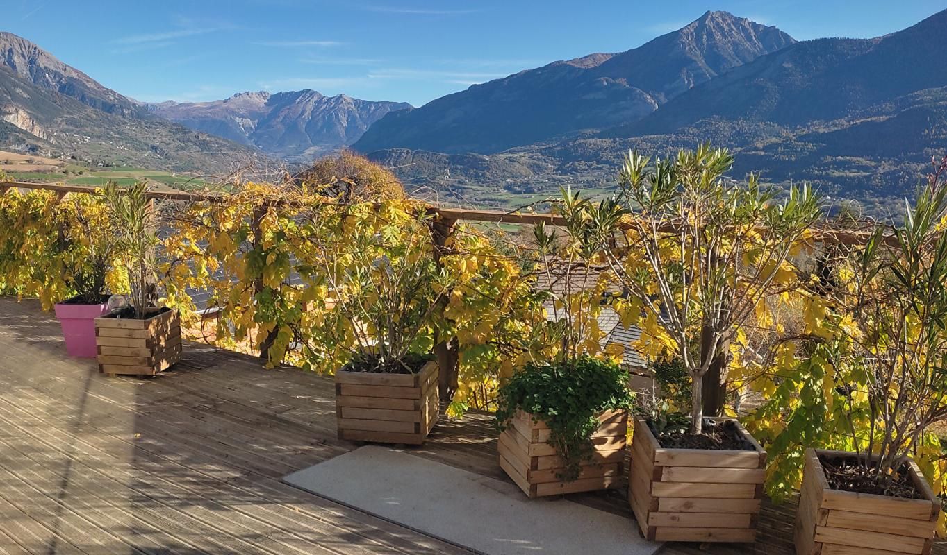 EMBRUN Maison d' architecte avec vue panoramique 4