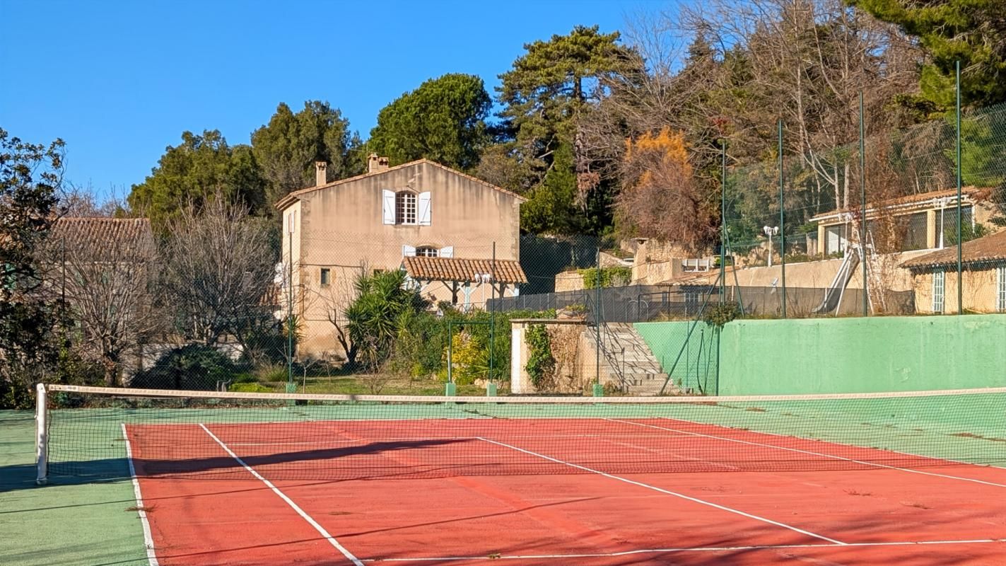 SAINT-CHAMAS Demeure familiale dans un cadre exceptionnel 3