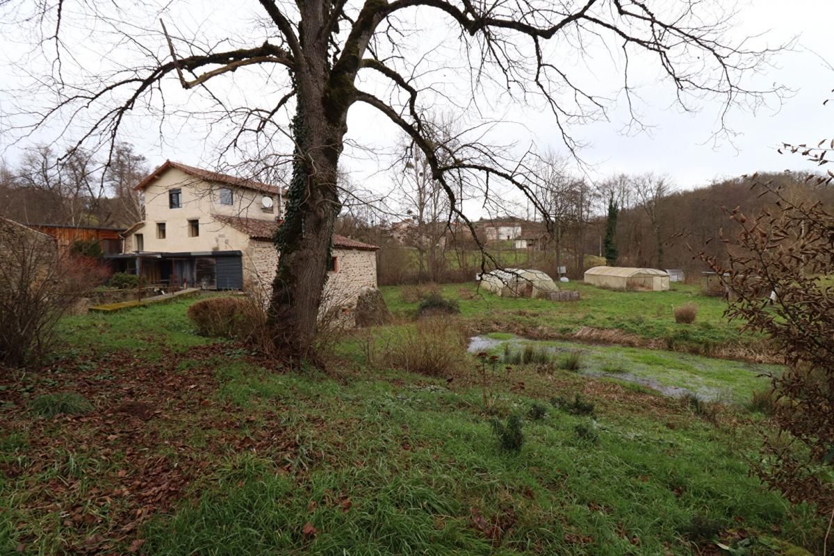 ISSOIRE Moulin 8 pièce(s) +/-193 m2 + terrain 2ha400 environs et dépendances 3