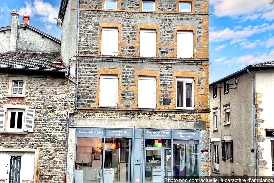 Immeuble avec local commercial Bessenay 148 m2