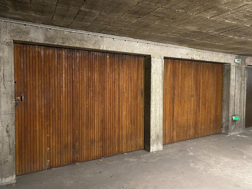 DIJON CENTRE - Garage fermé