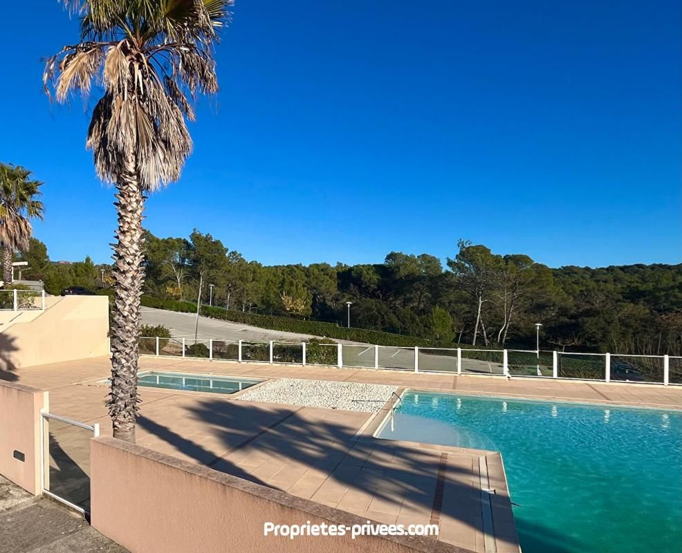 T2 32 m2, Terrasse 13.55m2, prêt à habiter, résidence avec piscines