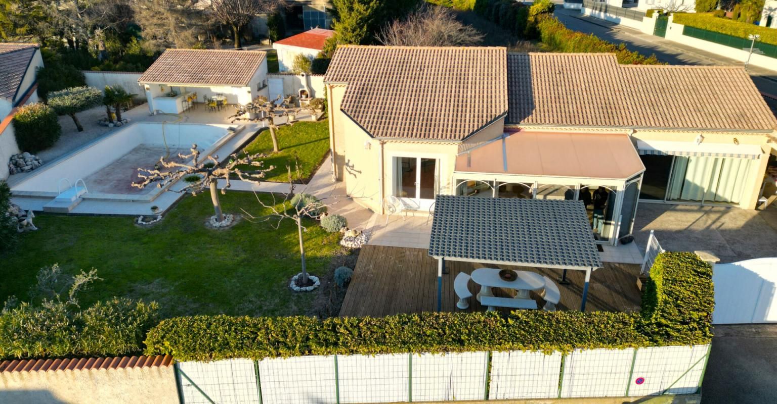 Maison de 156 m²  sur terrain de 902 m² avec piscine