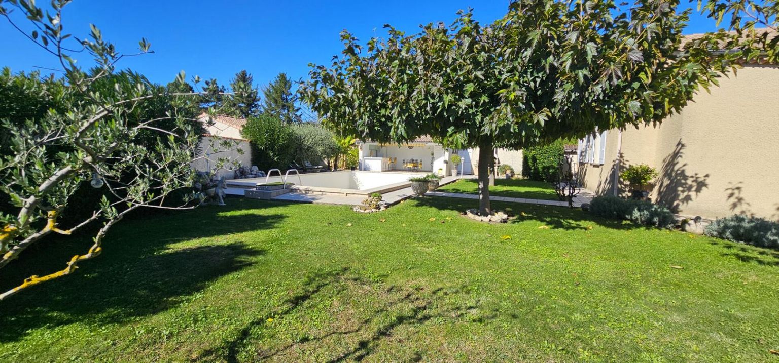 MONTELIMAR Maison de 156 m²  sur terrain de 902 m² avec piscine 4