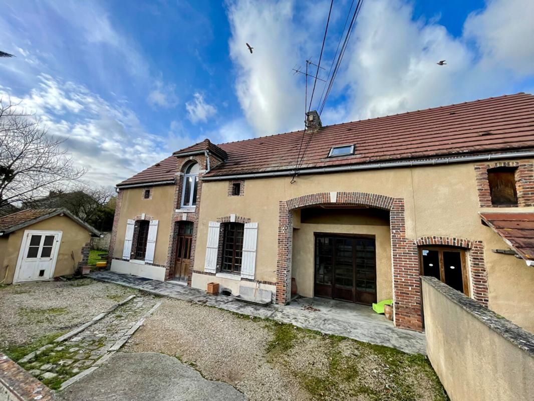 Longère de caractère de 190 m² avec dépendances et jardin