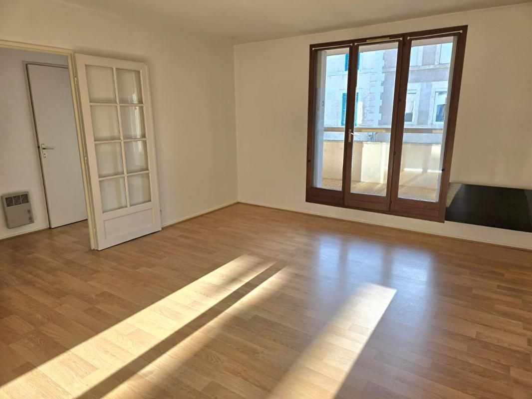 PERIGUEUX Appartement de type 3, avec loggia et garage privatif, au 1er étage d'une copropriété sécurisée 2