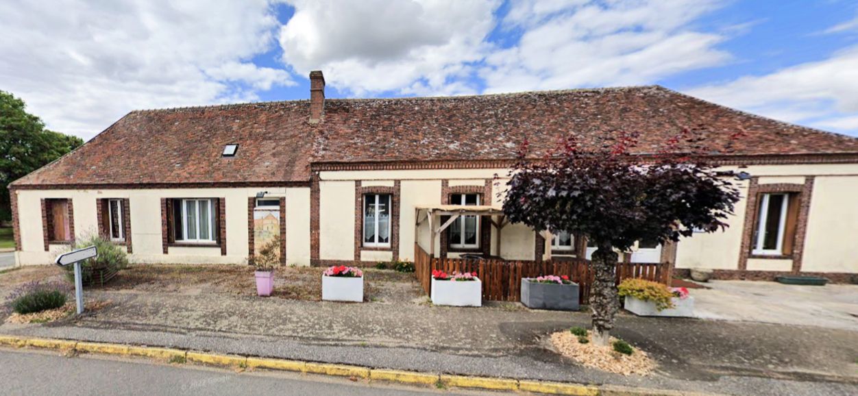 Maison à rénover de 160 m2   10 min de BROU