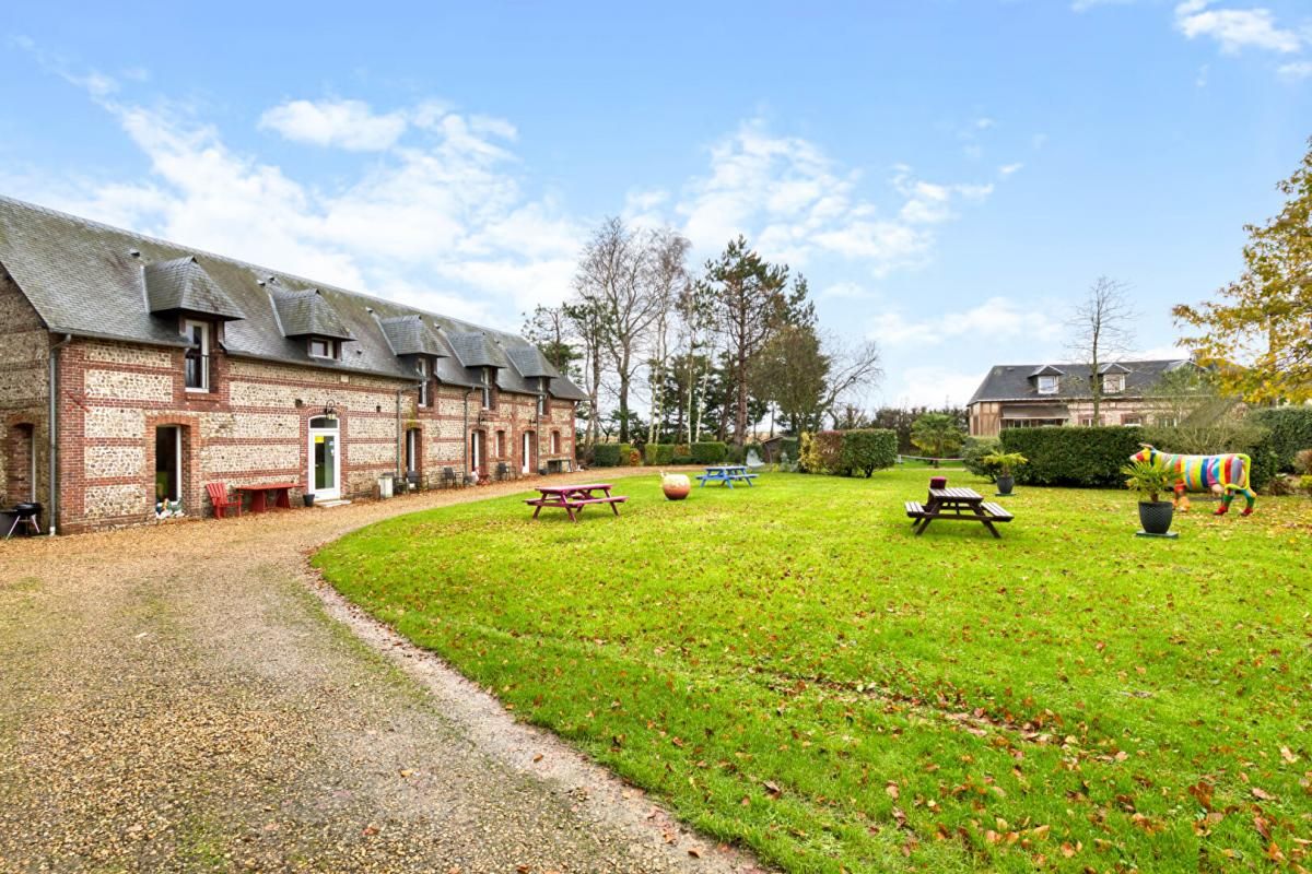 Clos masure avec habitation, chambres d'hôtes, gîte et garage-atelier