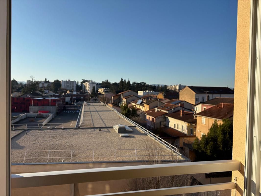 VILLEFRANCHE-SUR-SAONE Appartement de 2 chambres, terrasse, garage, proche Promenoir 4