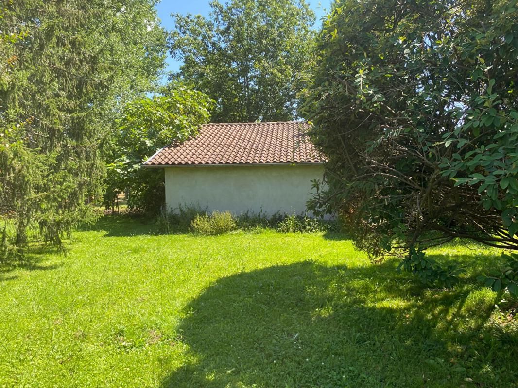 SALIES-DE-BEARN Corps de ferme avec maison d'habitation F3 à rénover 4