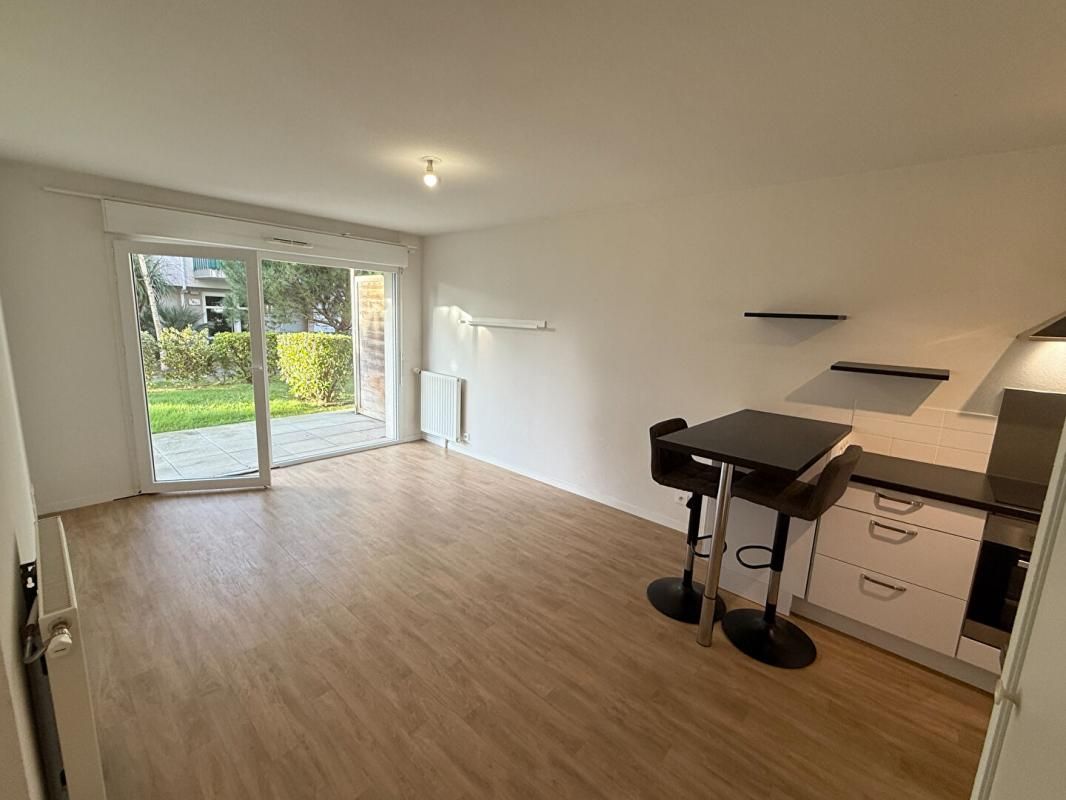 VANNES NOUVEAU - Bel appartement T2 de 41,80 m² avec terrasse, jardin et 2 places de parking Quartier CAMPEN coté VANNES 3