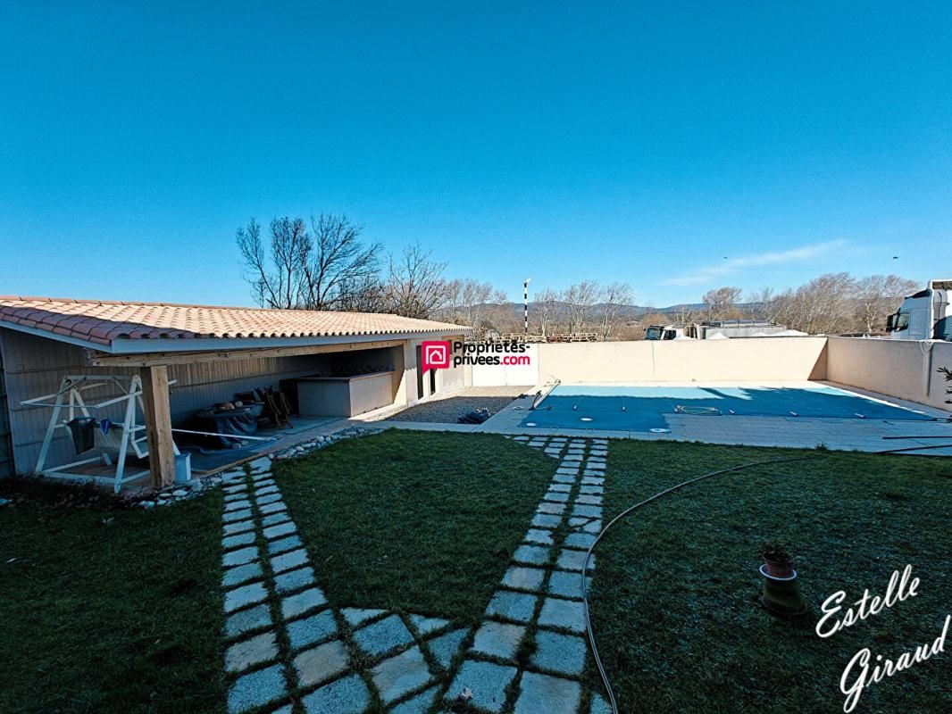 Maison de Maître avec piscine , jardin, grand garage