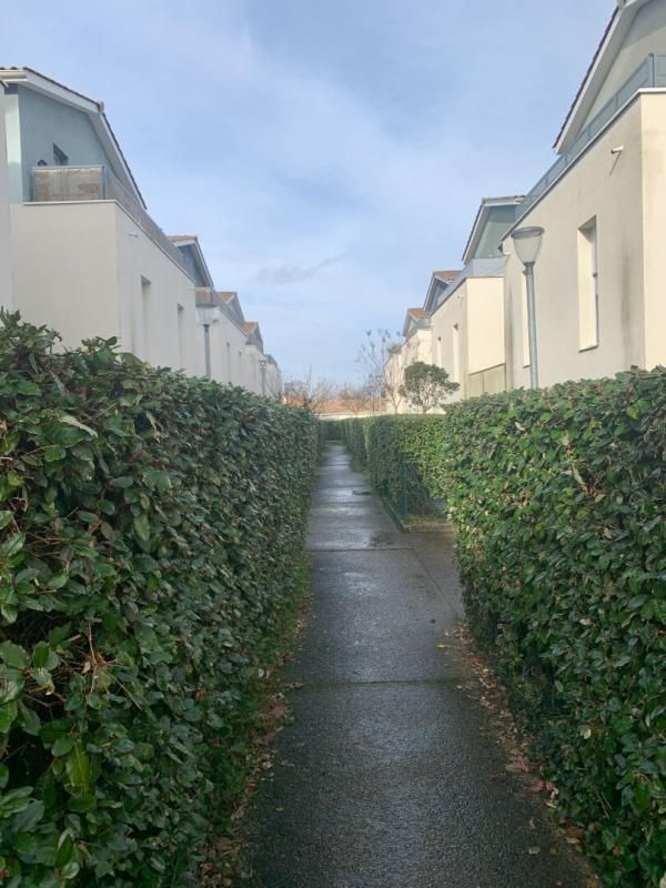 CHARMANT DUPLEX  AVEC DEUX CHAMBRES  GRAND BALCON ET DEUX PARKING