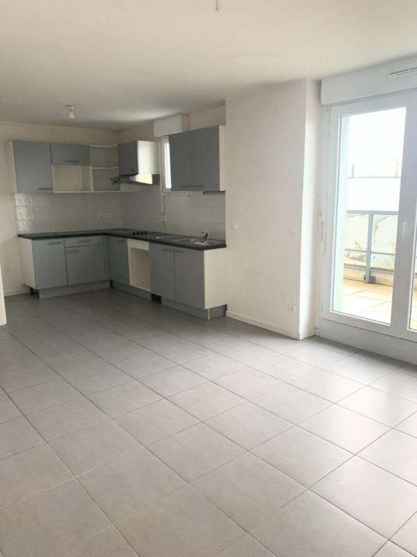 MERIGNAC CHARMANT DUPLEX  AVEC DEUX CHAMBRES  GRAND BALCON ET DEUX PARKING 2