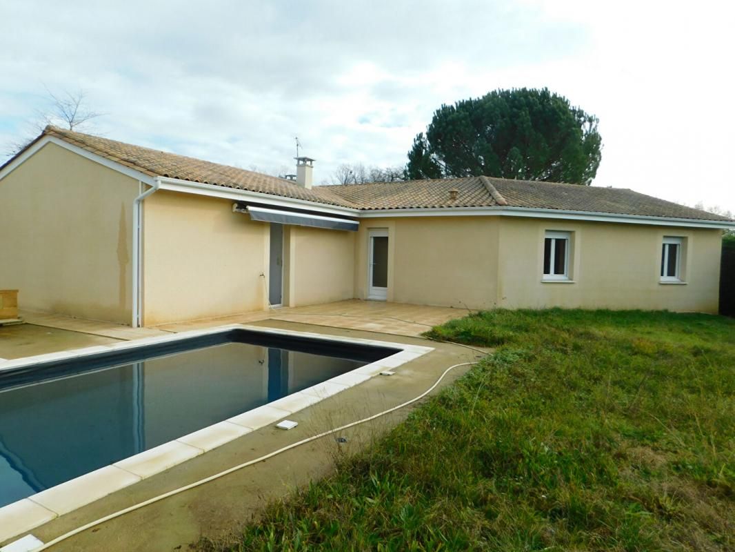 DOUVILLE Magnifique Maison de plain pied  de 125 m2  avec piscine et dépendances 3