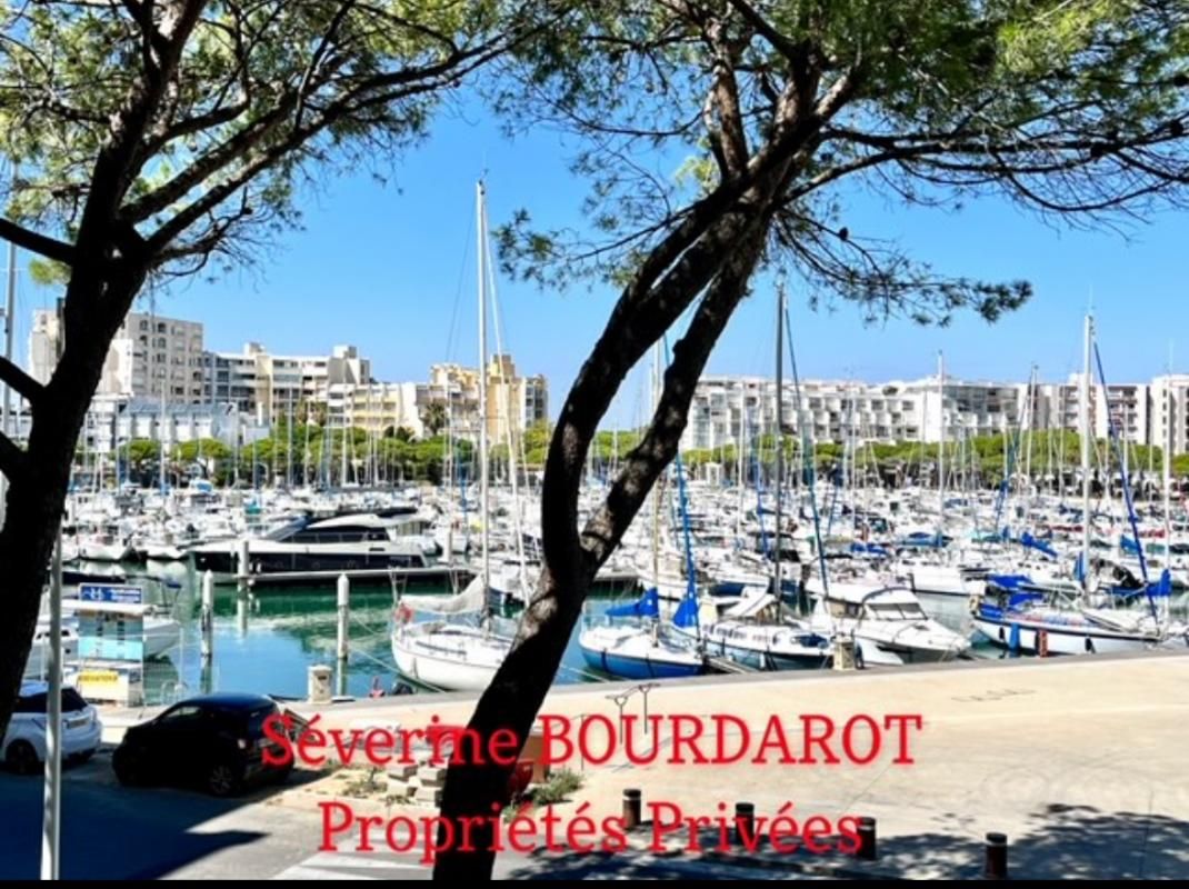 CARNON PLAGE T2 à vendre à Carnon avec terrasse et vue sur le port et les étangs 2