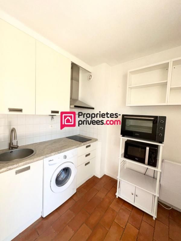 SIX-FOURS-LES-PLAGES Appartement T2 en bord de mer, 1 place de parking privative et cave 4