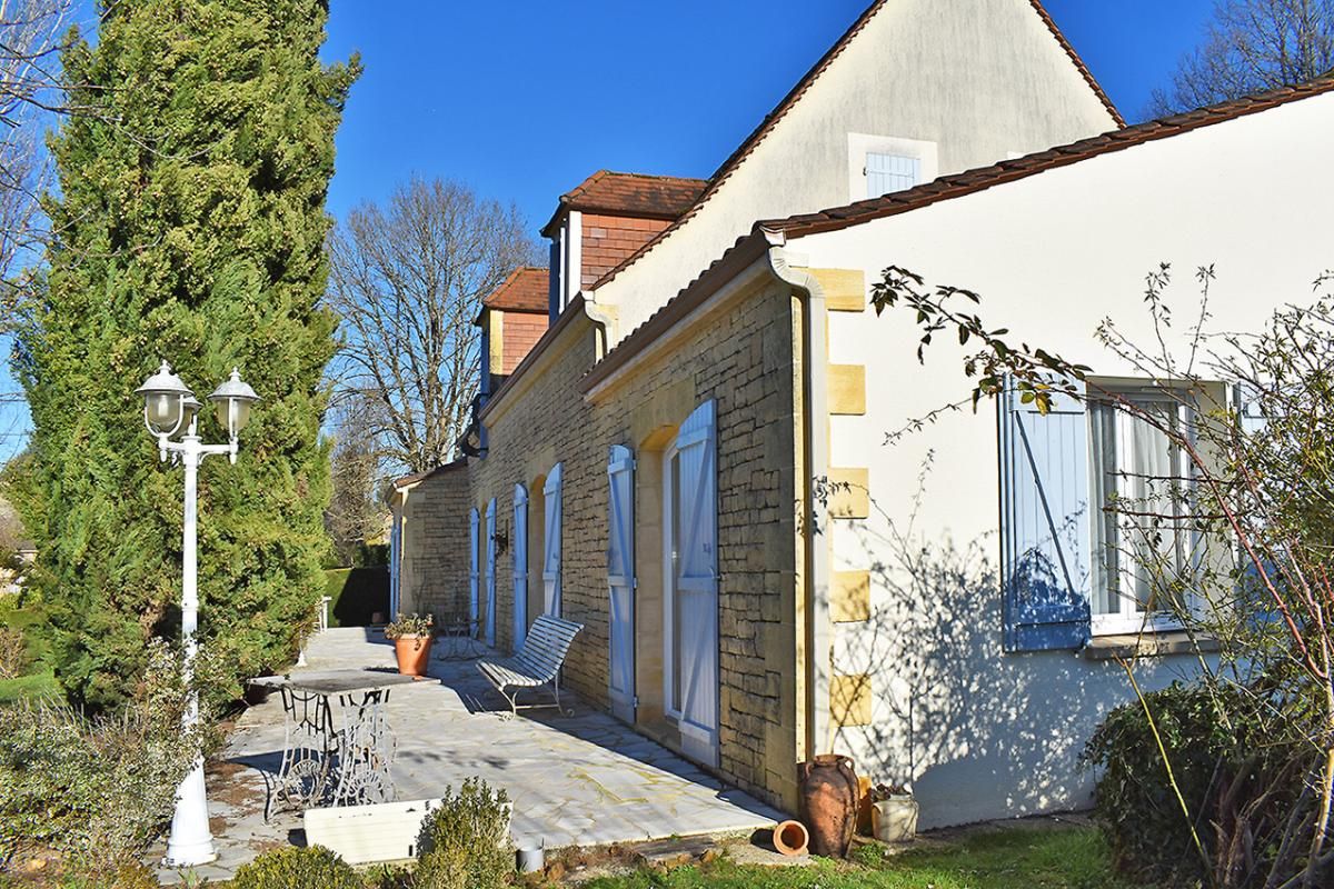 SARLAT-LA-CANEDA Maison Sarlat La Caneda 5 pièce(s) 201 m2 2