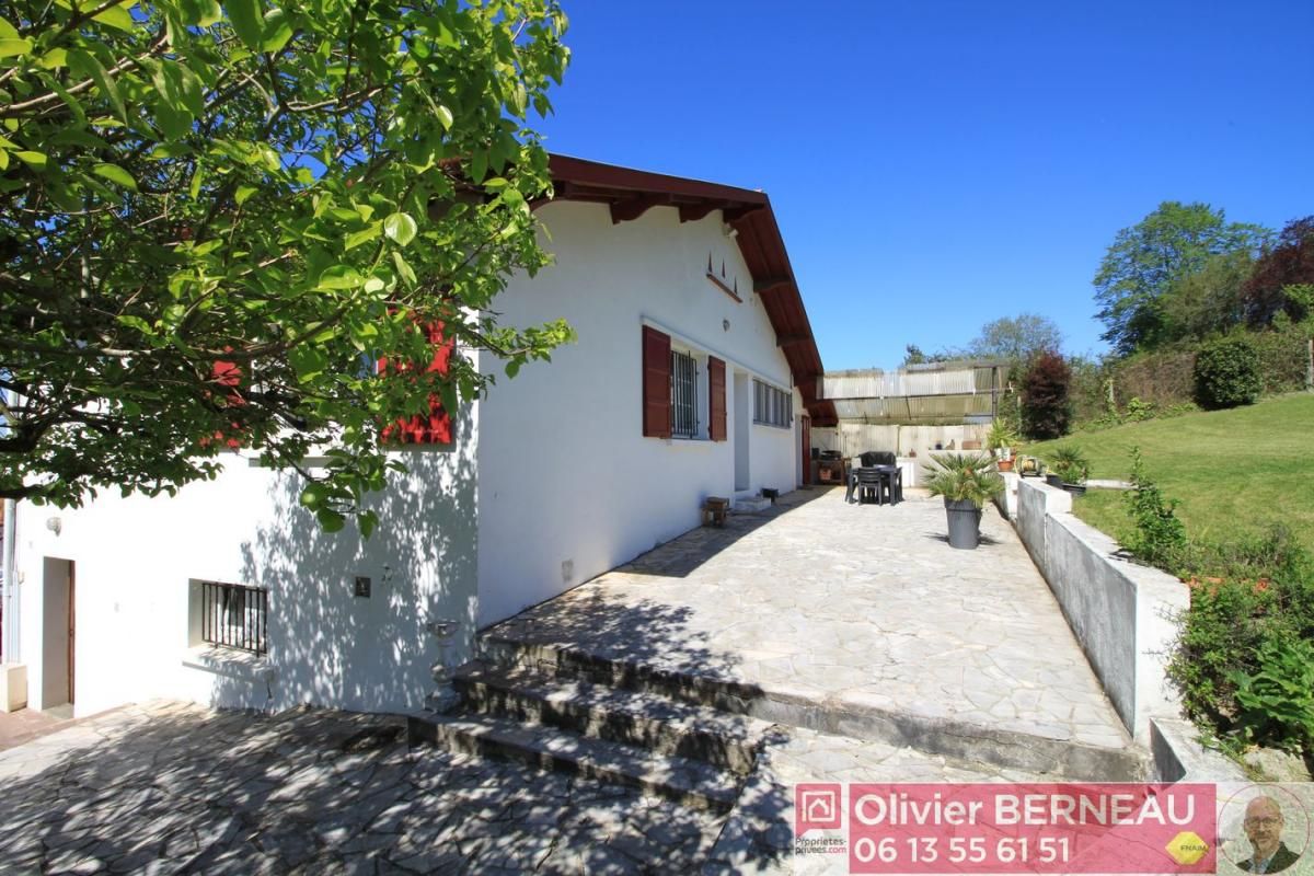 SAINT-PIERRE-D'IRUBE Maison Saint Pierre D'Irube 4 pièce(s) 121 m2 avec vue montagnes et studio indépendant 2