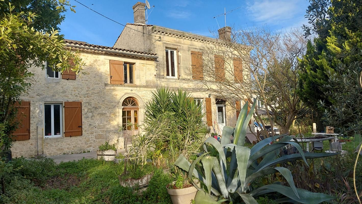 Maison de charme en pierres à  Saint Sauveur 10 pièce(s) 299 m2