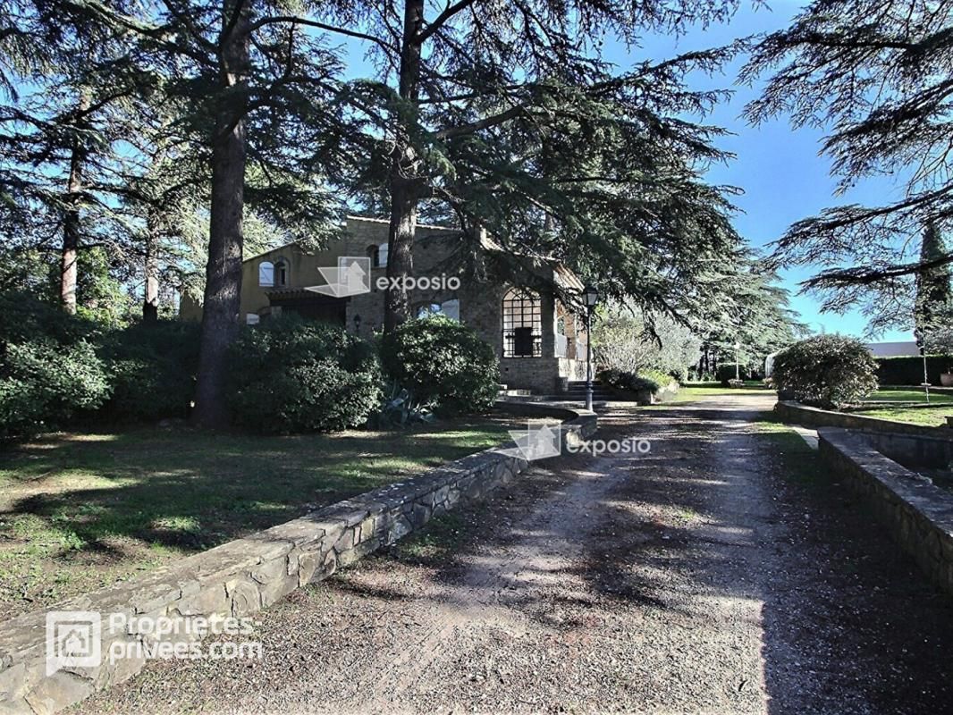 SAINT-MAXIMIN-LA-SAINTE-BAUME Charmante maison familiale de 270 m² à Saint-Maximin-La-Sainte-Baume 819 000 Euros 2