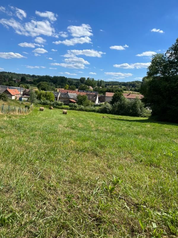 NOYON Terrain constructible :  surface de  2983 m2 2